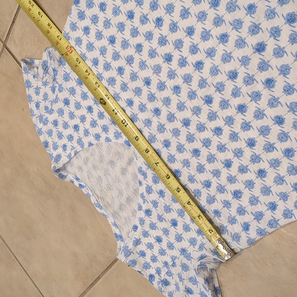 Lilly Pulitzer Turtles Blue & White Short Sleeve Tee - Picture 4 of 4